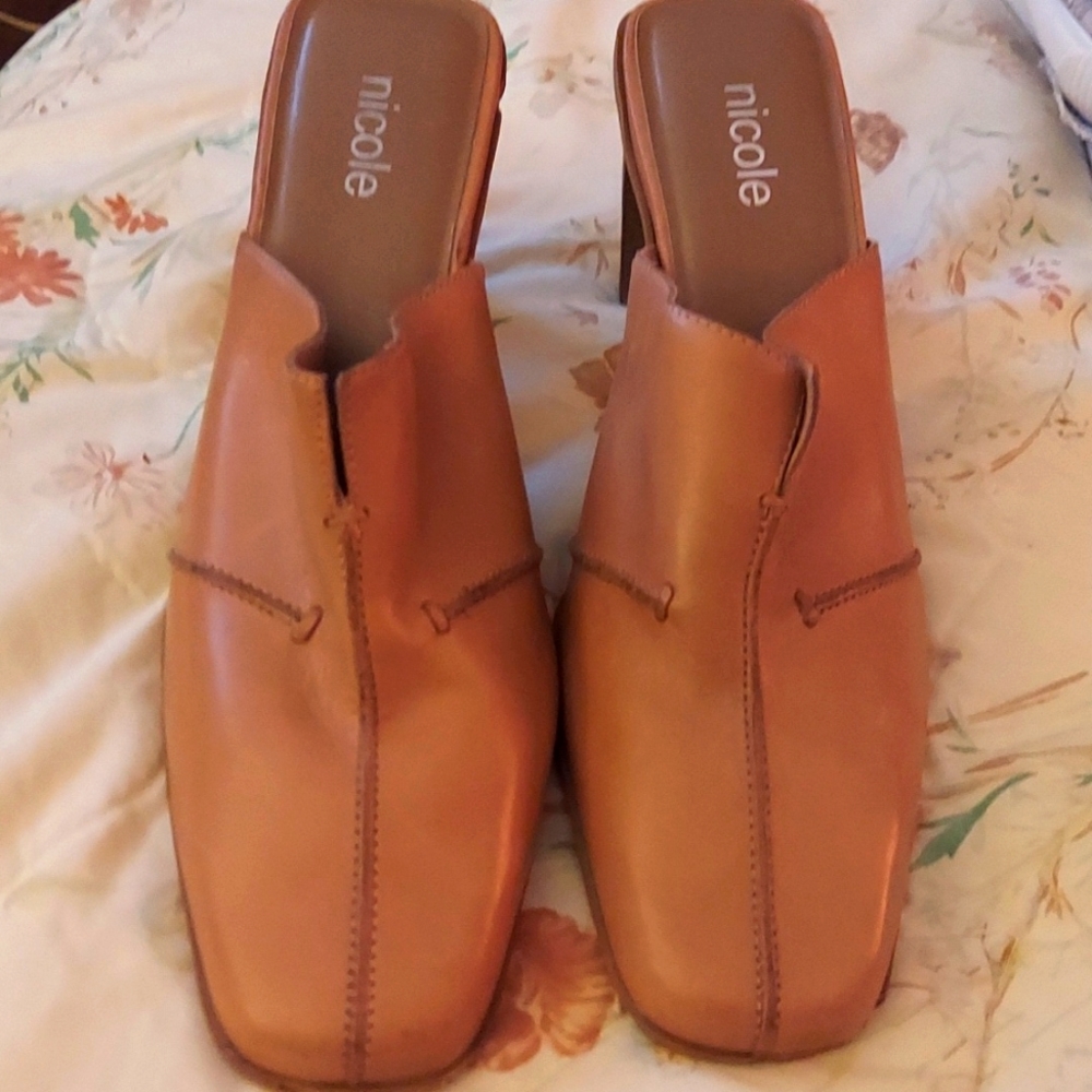 $$NICOLE LEATHER ENCLOSED SANDALS, NEVER WORN.. SIZE 8
